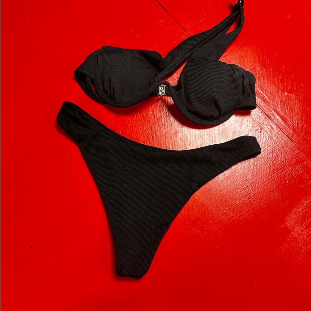 SHEIN BLACK RIBBED ONE SHOULDER BIKINI